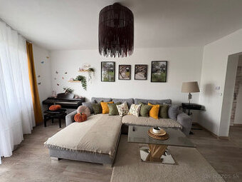 Na predaj priestranný 4-izbový byt  s atmosférou vidieckeho