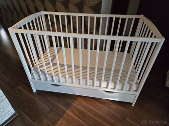 Detská drevená postieľka