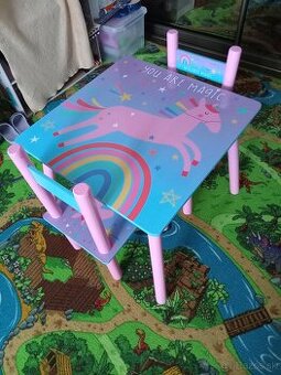Detsky stolik so stolickami