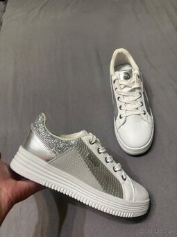 Damske biele kožené tenisky Mayo chix