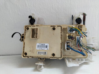 Poistková skrinka Toyota Corolla Verso 89221-0F010 40€