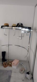 Štender na oblečenie