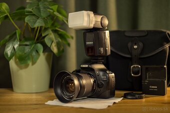 Canon 550D + 28-80mm + blesk + 64GB karta + taška (top stav)