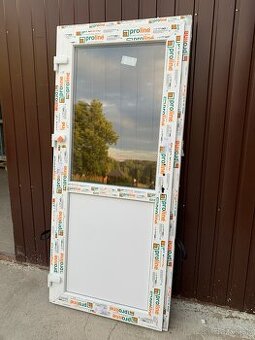 Plastové vchodové dvere