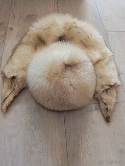 Kožušinová čiapka a golier z polárnej líšky – set