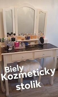 Kozmetický stolík krásny