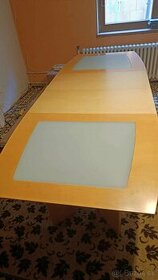 Jedalensky stôl