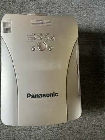 Projektor Panasonic LCD PT-L720E