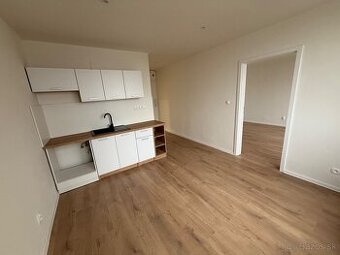 Predám na komplet zrekonštruovaný 1,5 izbový byt v ZH