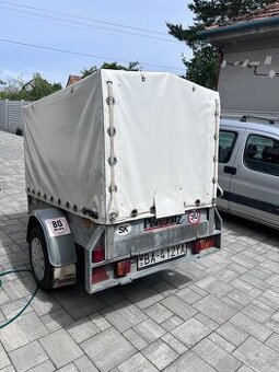 Prívesný vozík Pongratz 750kg s konštrukciou a plachtou