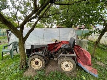 Predám traktor .