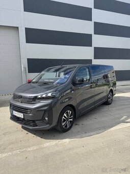 Na prenájom: Peugeot Traveller – pohodlný 8-miestny van