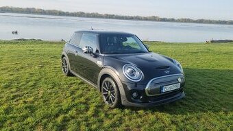 Mini Cooper SE elektro,2020 full vybava,cierna metaliza