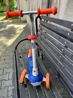 Detská trojkolesové kolobežky, odrazadlo.
