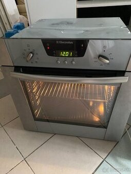Vstavaná rúra Elektrolux EOB 630 X