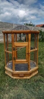 Predám drevenú klietku/volieru pre vtáctvo.