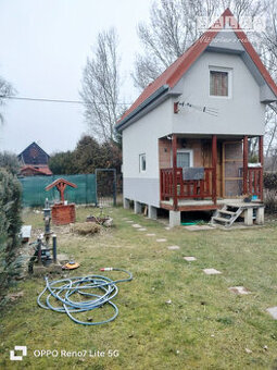 Neváhajte a kúpte si krásnu chatu s murovaným bazénom v Kráľ