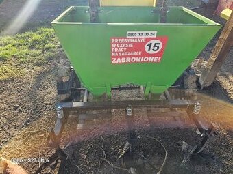 Dvojriadkovy sadzač zemiakov