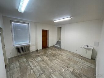 Priestor na prízemí na Mäsiarskej ul. – 26 m2 s umývadlom
