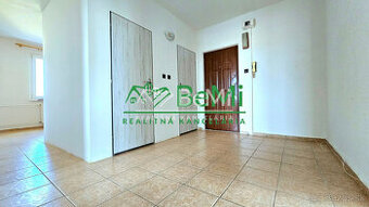 ZNÍŽENÁ CENA 4-IZBOVÝ BYT V LUČENCI- NA PREDAJ