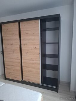 Velka satnikova skrina