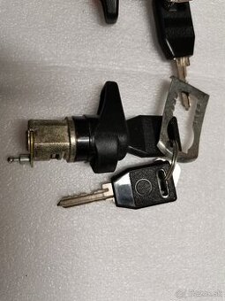 ZÁMOK KUFRA ŠKODA FAVORIT