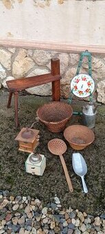 Koník, stojan na pokrievky, mlynčeky, ošatky..