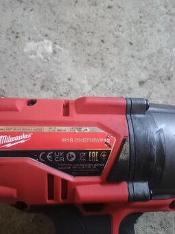 Rázový uťahovák Milwaukee