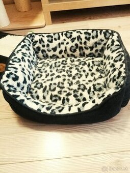 Pelech s kobercom na hranie