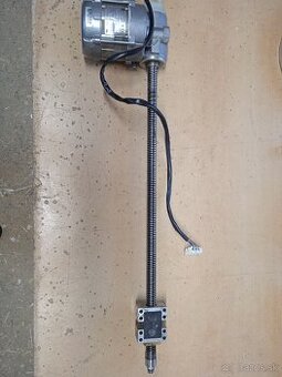 Elektromotor s prevodovkou