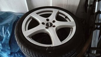 elektrony Toyota s pneumatikami