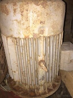 Predám elektromotor prírubov aj pätkovy
