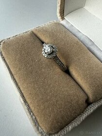 Diamantový prsteň z bieleho zlata - 1