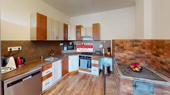 (2.320 m²) DOM S VEĽKÝM SLNEČNÝM POZEMKOM