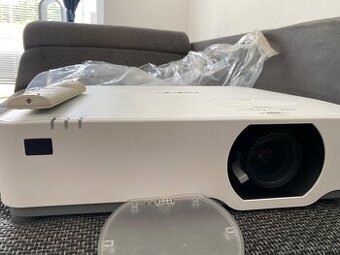 NEC NP-PE455UL – takmer nepoužívaný projektor, ako nový