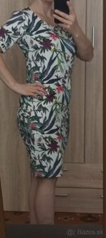 Dámske biele spolocenske elegantné šaty listy kvety M