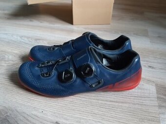 Shimano Sh-Rc702 tretry, červená, EU 45