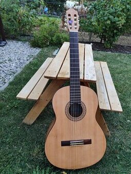 Akustická gitara Yamaha