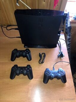 PS3 + 3 ovládače + káble
