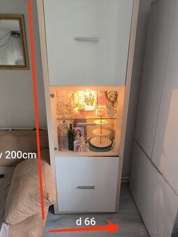 Predám vitrína a komodu