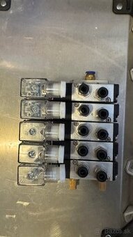 pneumatický ventilový blok s 5 elektro ventilmi