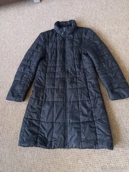 Dámsky - dievčenský prešívaný čierny kabát veľ. č. 38