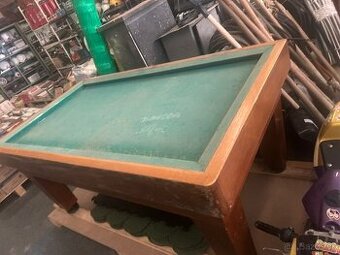 Biliardový stôl