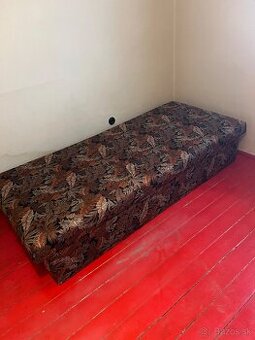 Posteľ/váľanda s úložným priestorom