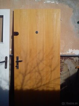 VCHODOVÉ BEZPEČNOSTNÉ PROTIPOŽIARNé DVERE - PRAVÉ