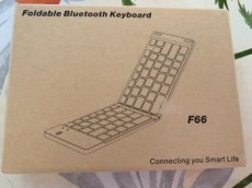 Univerzálna skladacia Bluetooth klávesnica