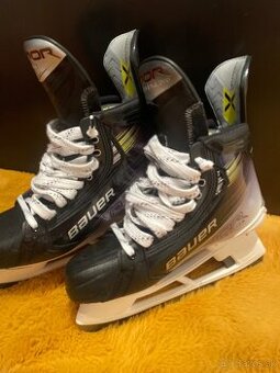 Korčule Bauer Vapor hyperlite 2