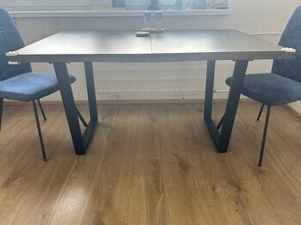 Jedálenský stol rozkladací