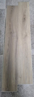 Predám kompozitnú vinylovú podlahu SPC imitácia dreva 9204 - 1