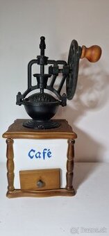 Porcelánový mlynček na kávu